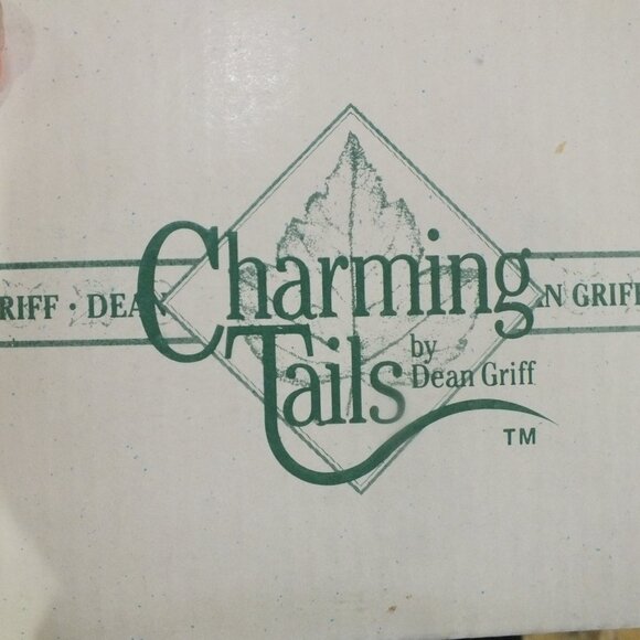 Charming Tails Dean Griff Bunny in a Lily 89305 Retired - Picture 9 of 9